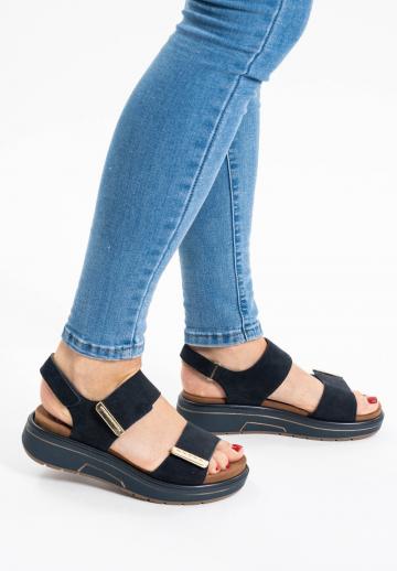 Босоножки на танкетке