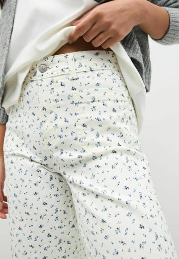 Короткие джинсы