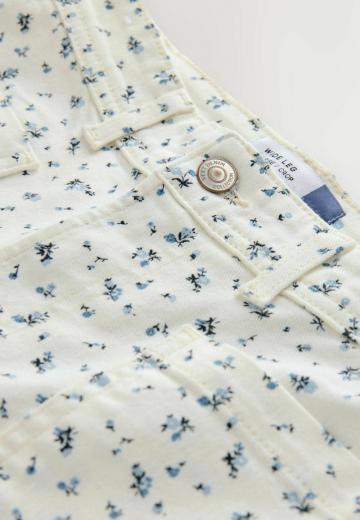 Короткие джинсы