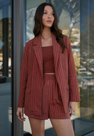 Короткое пальто