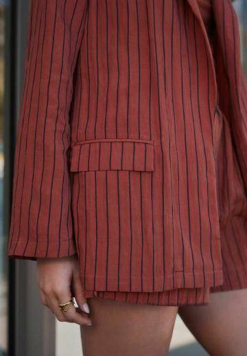 Короткое пальто