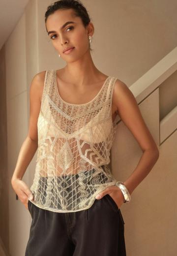 Блузка без рукавов