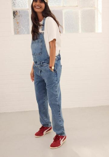 Джинсовый комбинезон