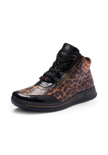 Сапожки на танкетке