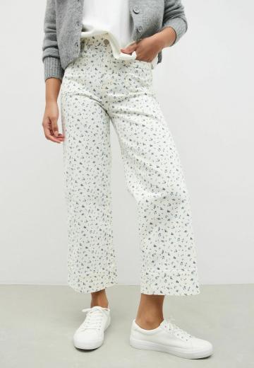 Короткие джинсы