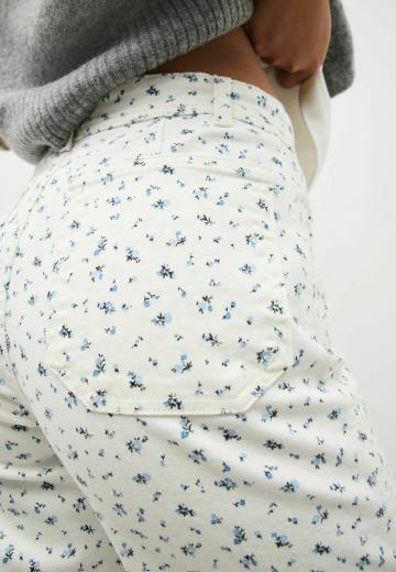 Короткие джинсы