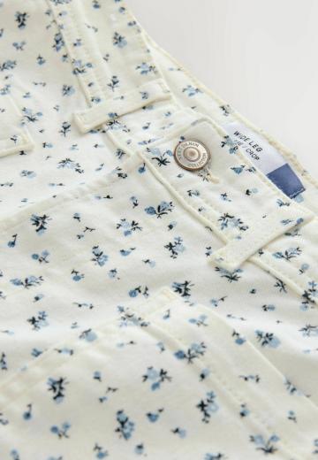 Короткие джинсы