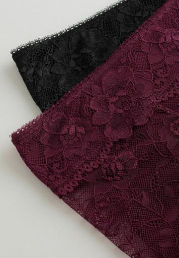 Трусы на бедрах