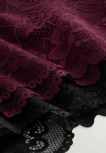 Трусы на бедрах