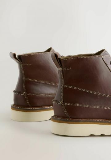 Ботинки на шнуровке