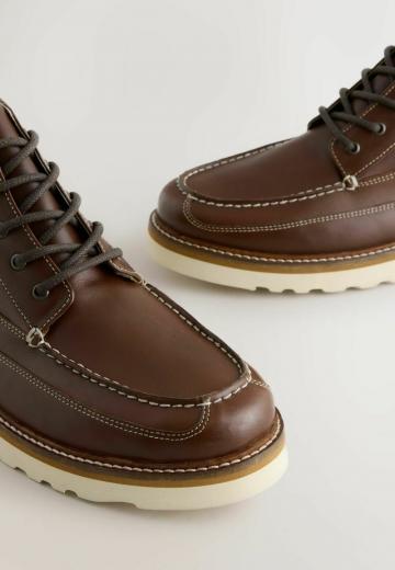 Ботинки на шнуровке