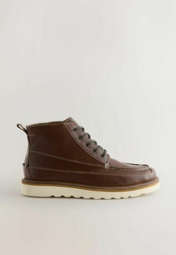 Ботинки на шнуровке