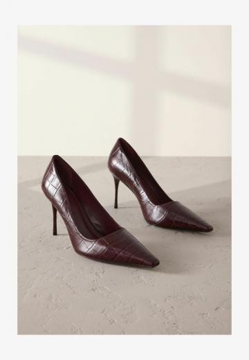 Туфли на высоком каблуке