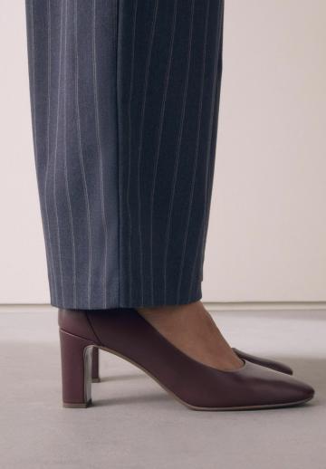 Туфли с высоким носом