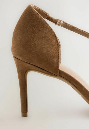 Туфли с ремешком