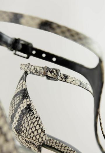 Туфли с ремешком