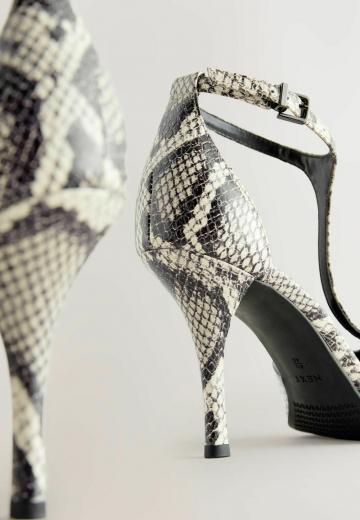 Туфли с ремешком