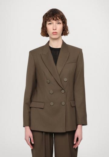 Блейзер с накладными карманами