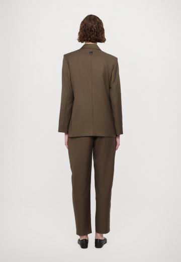 Блейзер с накладными карманами