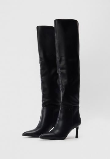 Высокие сапоги