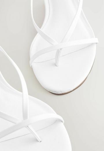 Босоножки на танкетке