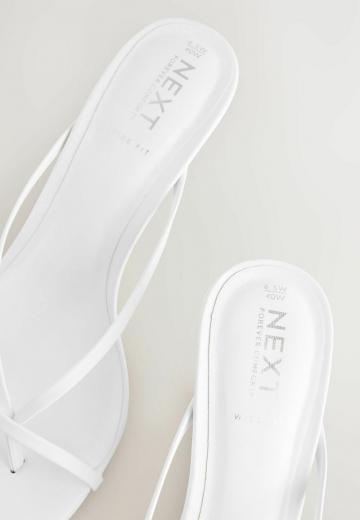 Босоножки на танкетке