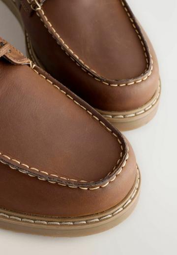 Ботинки на шнуровке