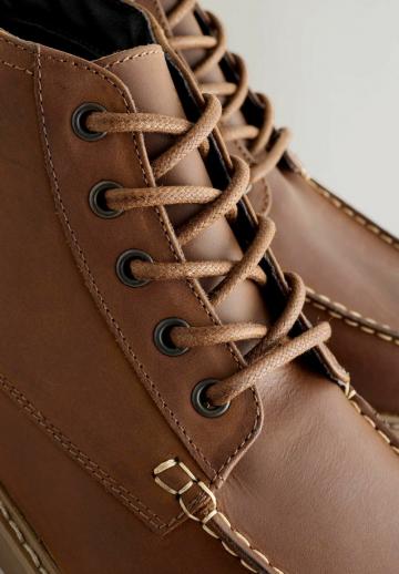 Ботинки на шнуровке