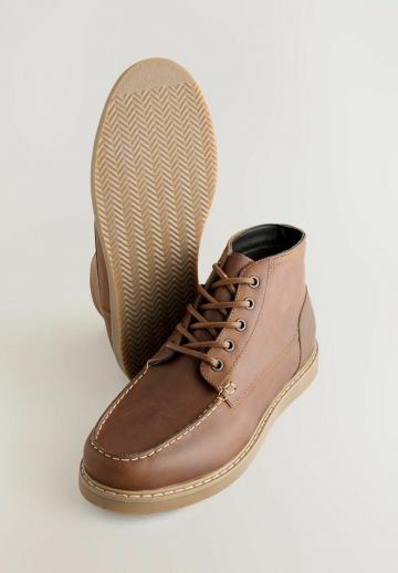 Ботинки на шнуровке