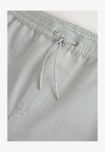 Брюки с накладными карманами