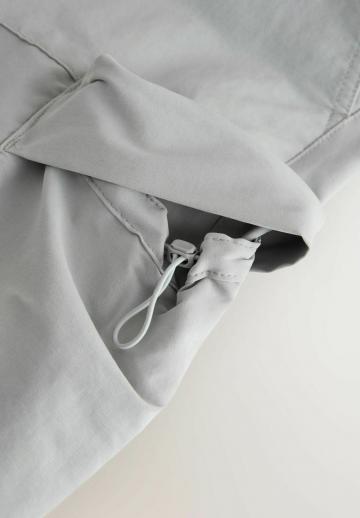 Брюки с накладными карманами