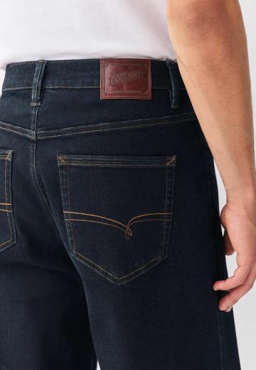 Прямые джинсы