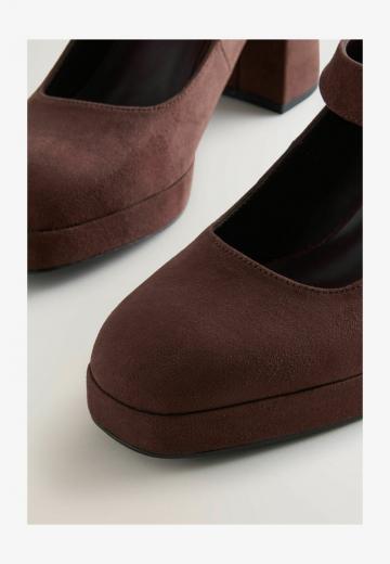 Туфли с высоким носом