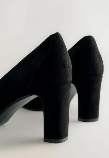 Туфли с высоким носом