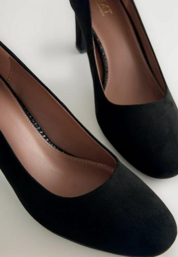 Туфли с высоким носом