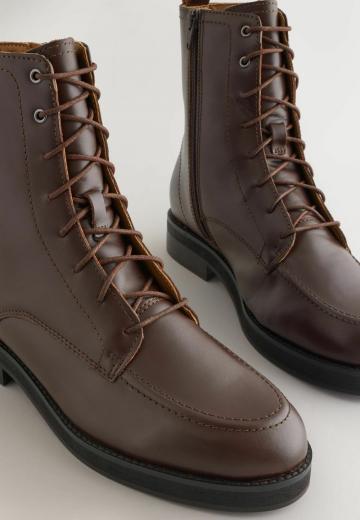 Ботинки на шнуровке