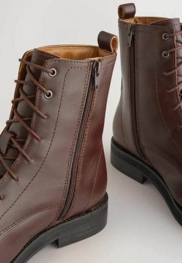 Ботинки на шнуровке