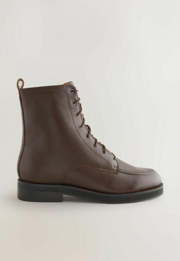 Ботинки на шнуровке