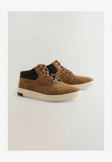 Ботинки на шнуровке