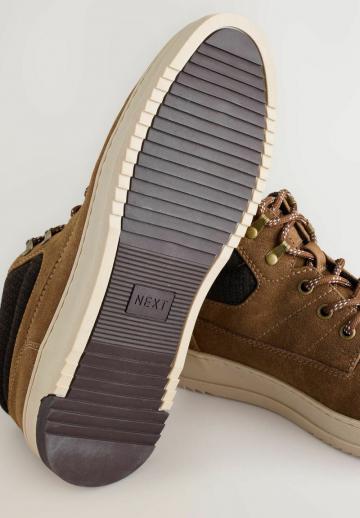 Ботинки на шнуровке