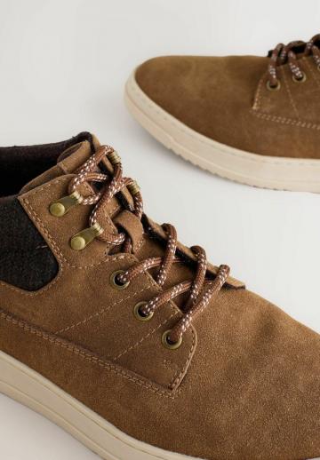 Ботинки на шнуровке