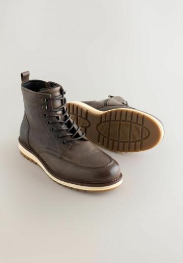 Ботинки на шнуровке