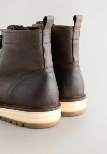 Ботинки на шнуровке