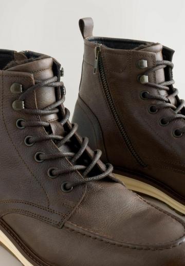 Ботинки на шнуровке
