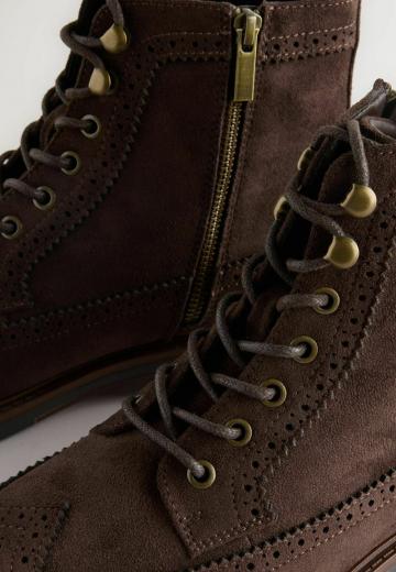 Ботинки на шнуровке