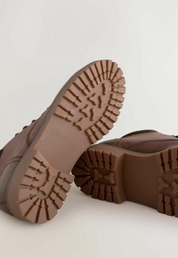 Ботинки на шнуровке