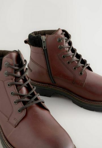 Ботинки на шнуровке