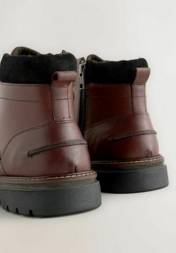 Ботинки на шнуровке