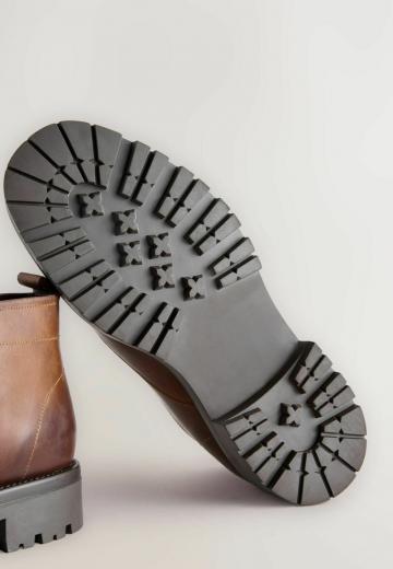 Ботинки на шнуровке