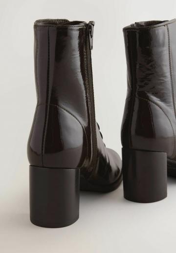 Ботинки на шнуровке